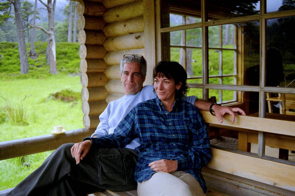Jeffrey Epstein e sua ex-namorada Ghislaine Maxwell/ Foto: Reprodu&ccedil;&atilde;o