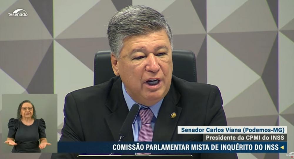 senador Carlos Viana (Podemos-MG) na CPMI do INSS nesta quinta-feira (13). / TV Senado