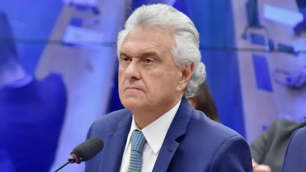 Caiado anuncia envio de projeto que extingue taxa do agro