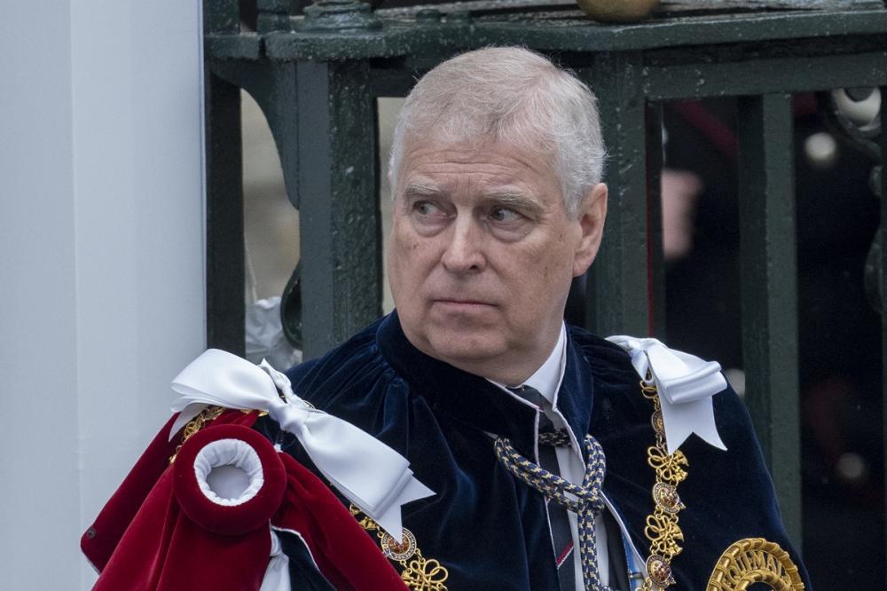 Andrew é liberado após 11 horas preso em investigação ligada a Epstein