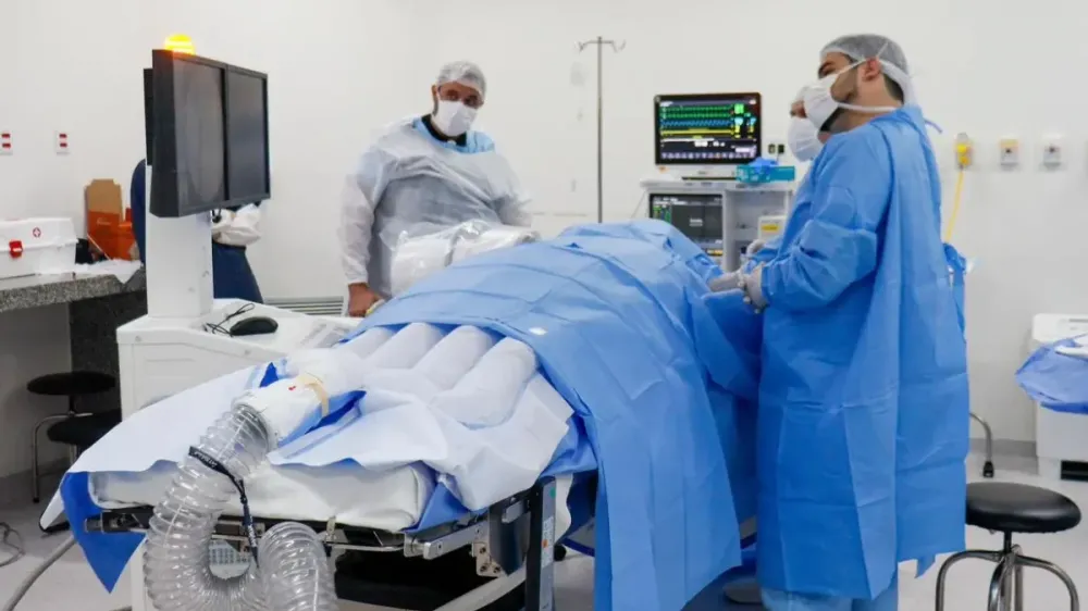 Entenda a 1ª cirurgia com polilaminina em Goiás