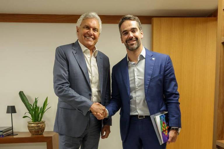 Eduardo Leite pede desculpas a Caiado por não parabenizá-lo após escolha do PSD