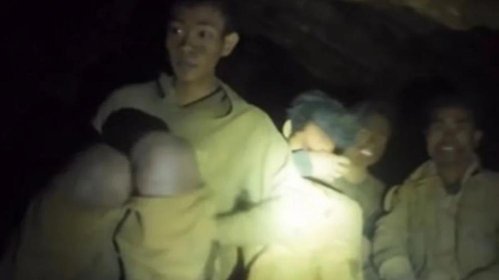 Após 1 semana, homens são resgatados vivos de caverna inundada