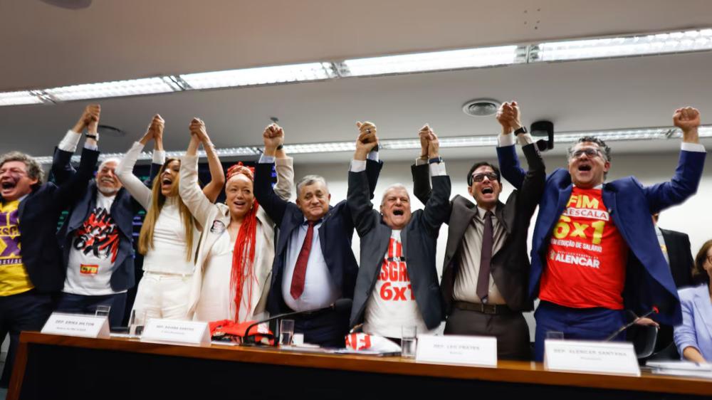 Comissão da Câmara aprova PEC que acaba com escala 6x1