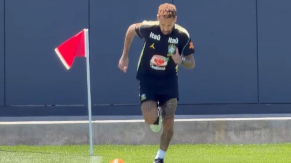 Neymar treina no campo pela primeira vez com a Seleção e segue em recuperação para a Copa do Mundo Camisa 10