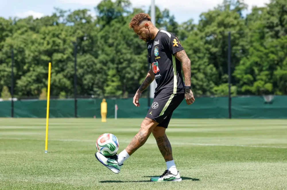 Neymar é cortado do jogo contra o Haiti e segue em recuperação na Seleção