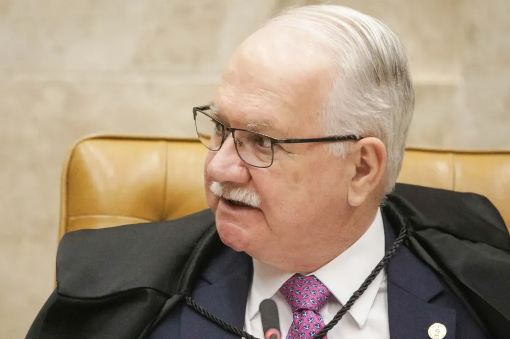 Fachin tira pedido contra Mendonça do inquérito das fake news
