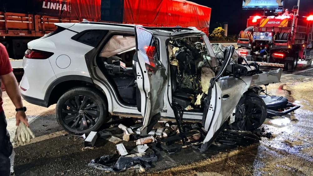 Homem morre após carro pegar fogo em acidente na GO-020