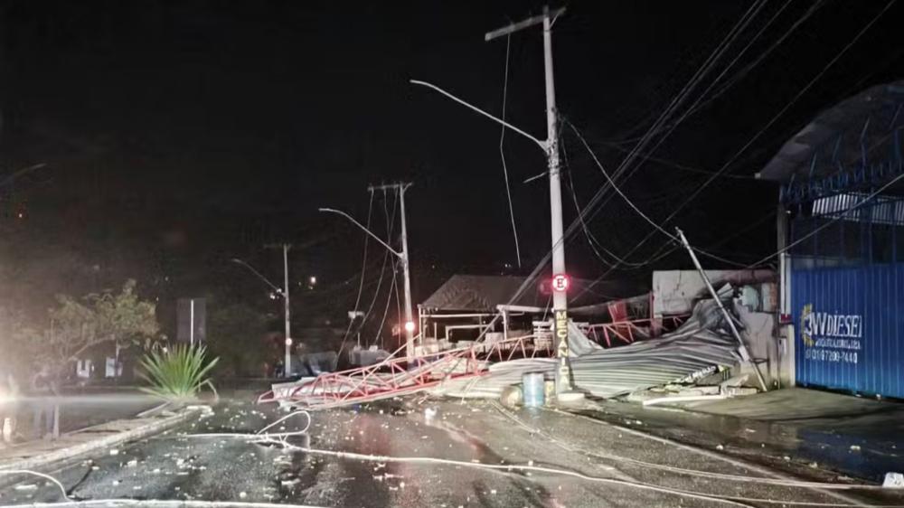Temporal com granizo causa estragos em Minas Gerais