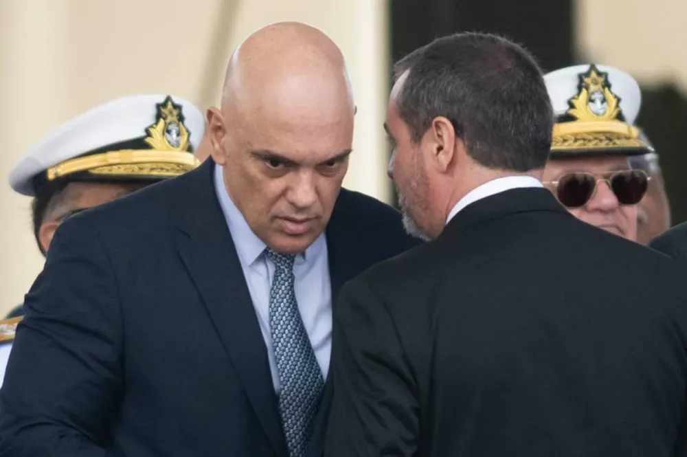 Diretor da PF se reúne com Alexandre de Moraes fora da agenda oficial