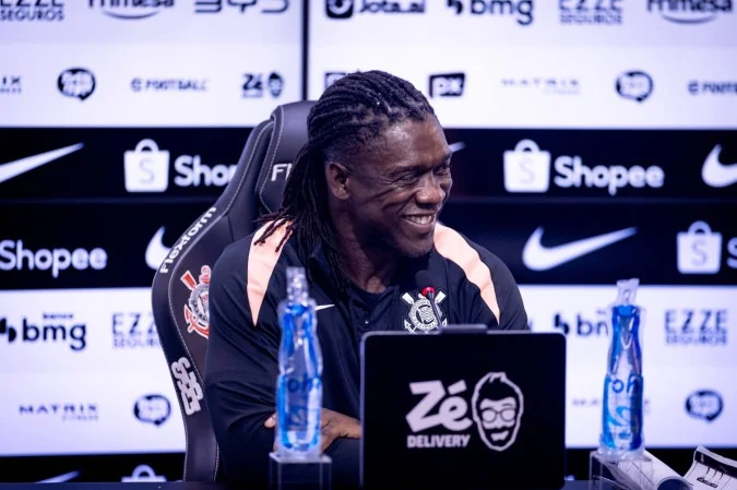 Seedorf assume Corinthians em meio à luta contra o rebaixamento