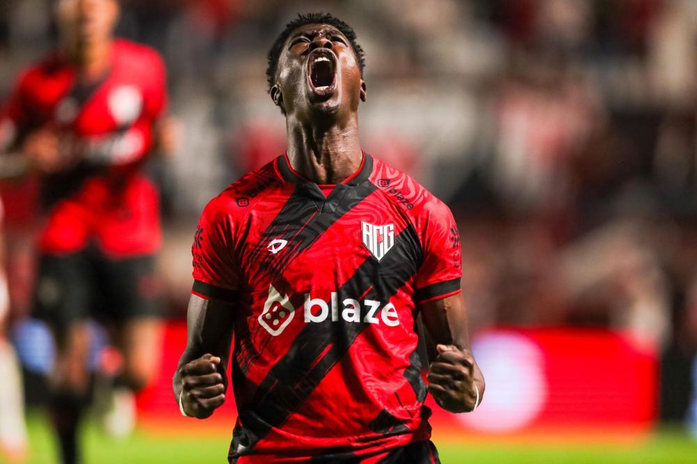 Atlético-GO encara Ponte Preta com obrigação de vitória
