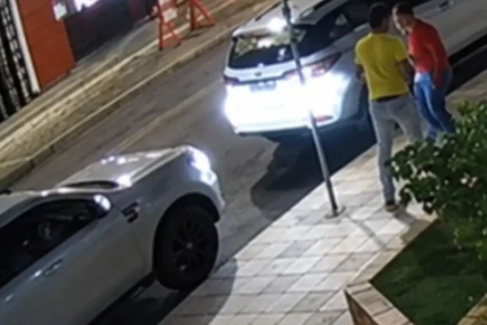 Pastor de vermelho é agredido após vitória de Lula em Goiânia
