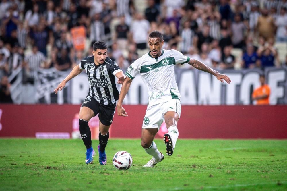 Goiás vence o Ceará e encosta no G6