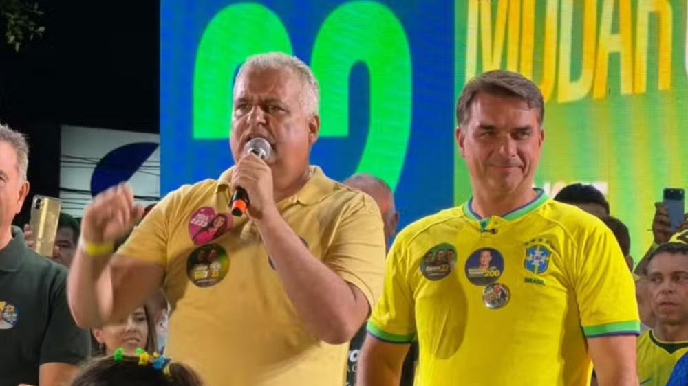 Vice de Flávio defende fuga e alega perseguição